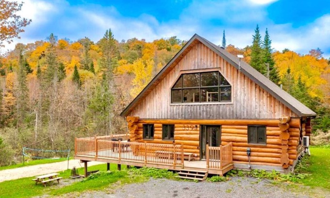 St-Adolphe-d'Howard Chalet De Ski | Spa & Pool table - Le Massif