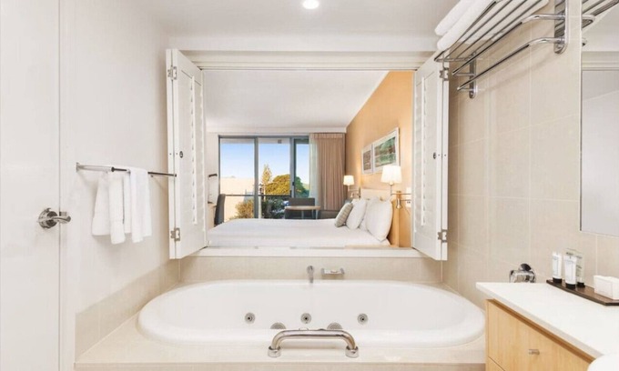 Ballina Appartement | Spa Retreat - Your own private spa to enjoy - FREE Wi-Fi