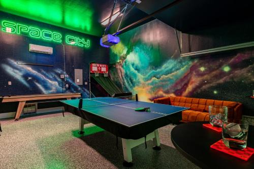 Riverside Terrace Maison | Space City - Prof Design, Game Room, King Bd
