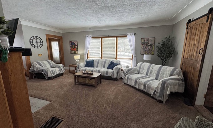 Westside Connection Maison | Space everyone can enjoy, 4 miles to downtown Grand Rapids!