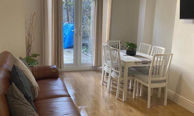 Brixton Maison | Space is the name at this place: The Arlingford