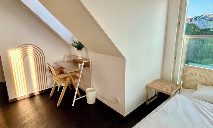 Dobling Appartement | Spaceous and light-filled Penthouse Apartment