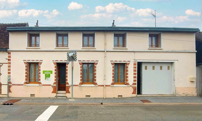 La Bazoche-Gouet Cottage | Maison spacieuse avec jardin, BBQ, table de ping-pong, proche commerces, pour 9 personnes et bébés