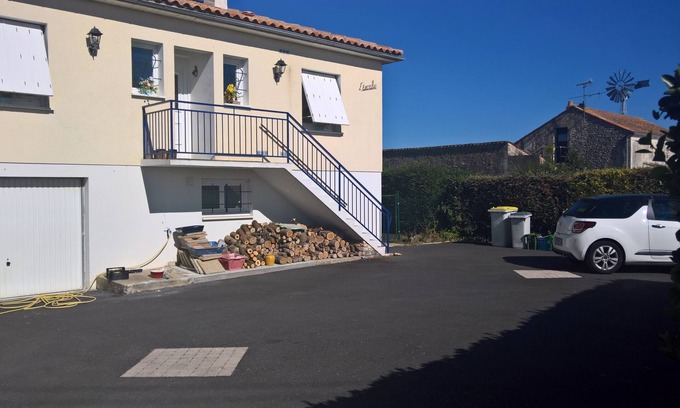 Echillais Maison | Spacieuse maison avec jardin. Idéal pour visiter la Charente Maritime