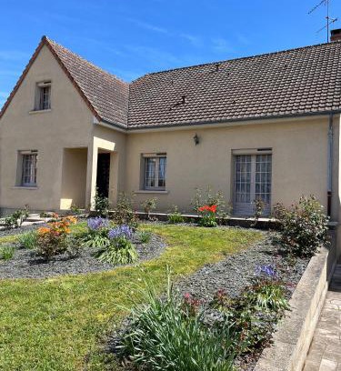 Luche-Pringe Maison | Spacieuse maison de village