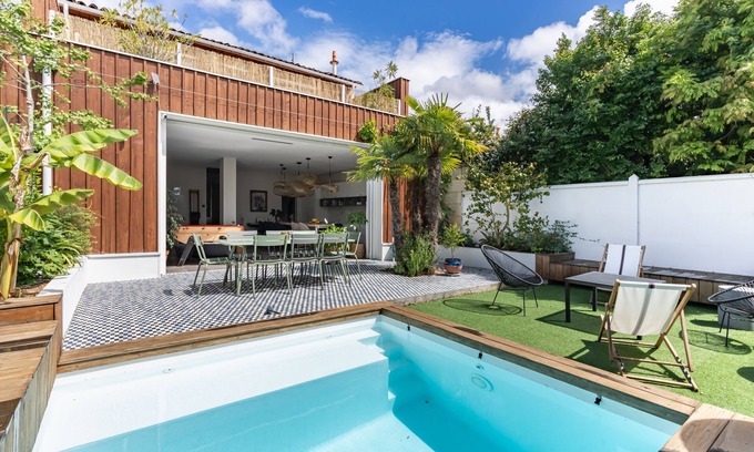 Grand Parc-Paul Doumer Maison | Spacieuse maison de ville pour 8, avec 4 chb/4sdb, piscine et cheminée.