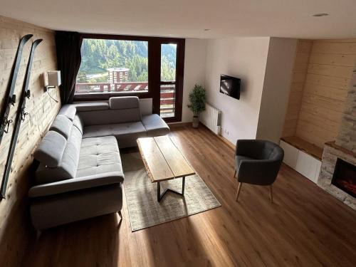 Macot-la-Plagne Appartement | Spacieux appart rénové, 3 pièces + cabine, proche pistes, 8 pers, animaux admis - FR-1-181-1913