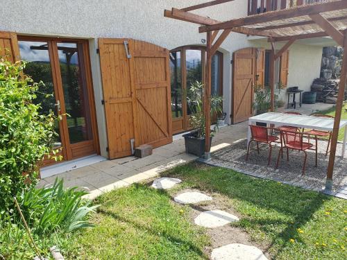 Jarrie Appartement | Spacieux et charmant T3 entre campagne et montagne