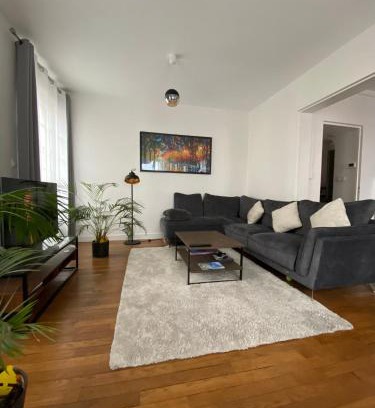 Haluchere - Perray Appartement | Spacieux & Lumineux - centre Amiens avec Parking