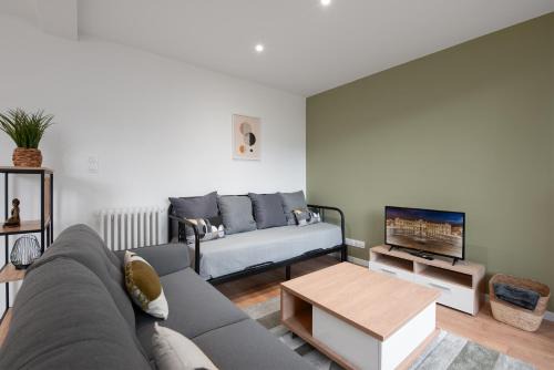 Chateau de l'Hers Appartement | Spacieux T3 avec 2 parkings gratuits et 2 balcons