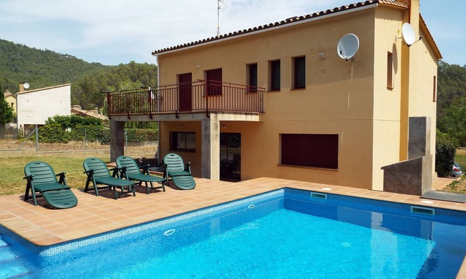 Sant Llorenc de la Muga Maison | Spacieuse maison de 5 chambres avec grande piscine privée et jardin