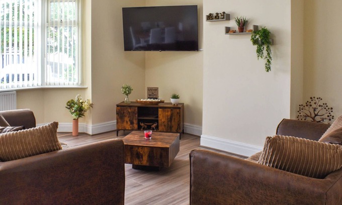 Heysham Appartement | Spacious, stylish coastal duplex with sea-view decking and balcony.