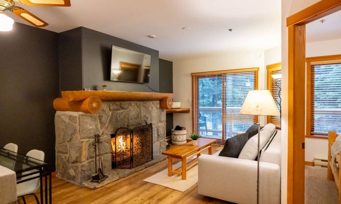 Nordic Estates Maison | Spacious 1.5BR: 5 min to Village with Private Hot tub & Pool!