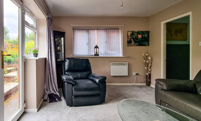 Offerton Maison | Spacious 1-Bed Annex with Private backyard
