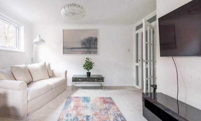 London Borough of Bromley Appartement | Spacious 1 bed apartment with parking & balcony!