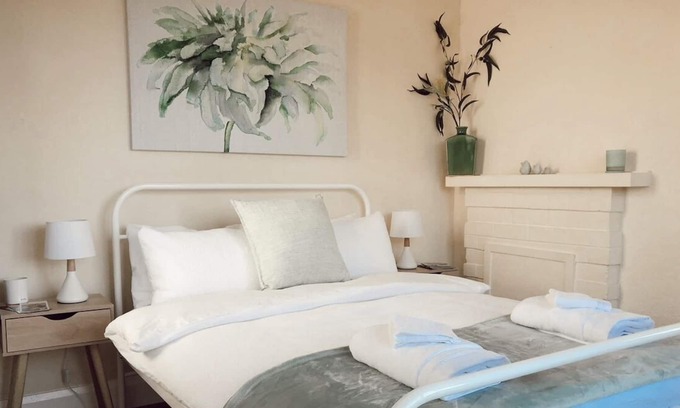 Trevallyn Maison | Spacious 1 Bedroom Accommodation With Beautiful Views