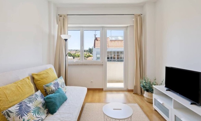 Benfica Appartement | Spacious 1 Bed Apt w/Balcony, Sleeps 3