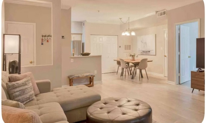 Clearwater Copropriété | Spacious 1 bedroom condo, walk to the water!