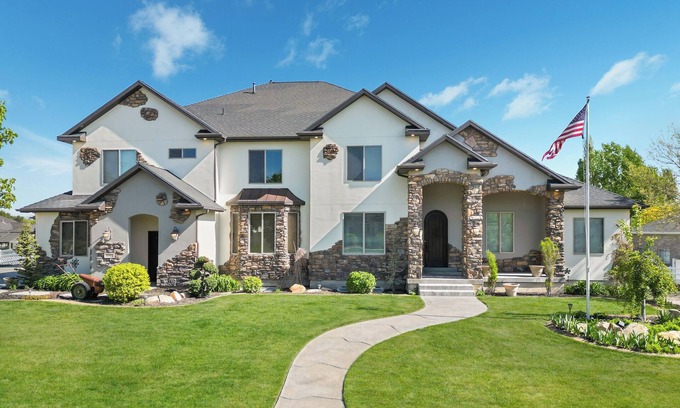 Bluffdale Maison | Spacious 10-bedroom house with AC, fitness room in charming Bluffdale
