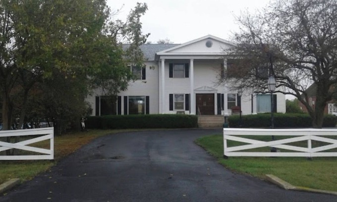 Bradford Maison | Spacious 10-bedroom house in delightful Bradford. Perfect for weddings