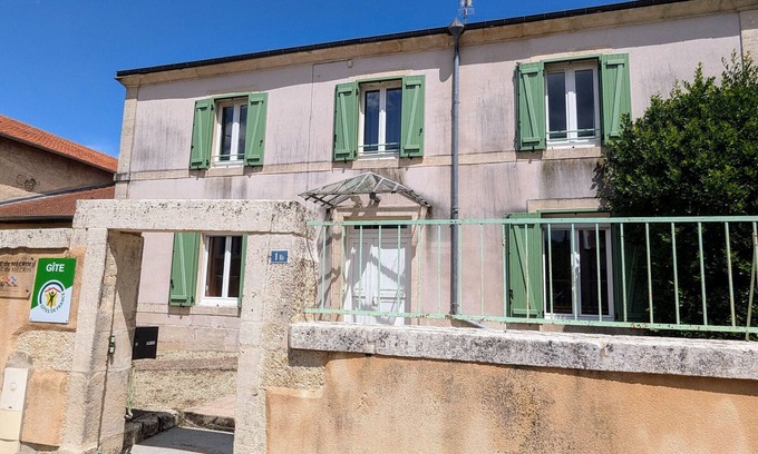 Mecrin Cottage | Gîte accueillant 10 pers avec terrasse, proche nature, idéal pour famille et PMR à Mécrin