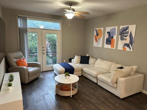 Legacy Park Appartement | Spacious 1400sf 3bed 2bath Apartment