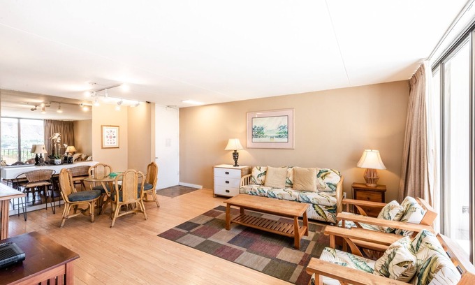 Diamond Head - Kapahulu - St. Louis Copropriété | Spacious 14th Floor Corner Suite, Partial Diamond Head and Ocean Views, FREE Parking!
