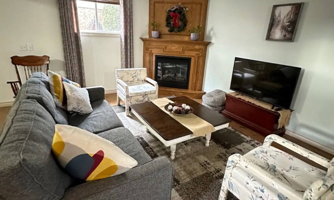Lakeshore Maison | Spacious 1Bed 1Bath Guest Suit unit
