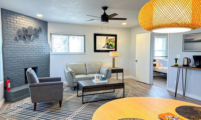 Central Oklahoma City Appartement | Spacious 1BR | $1550/month #41B | Kitchenette + Queen Bed