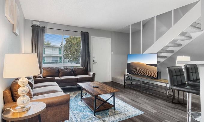 North University Appartement | Spacious 1BR in Hydepark 3824