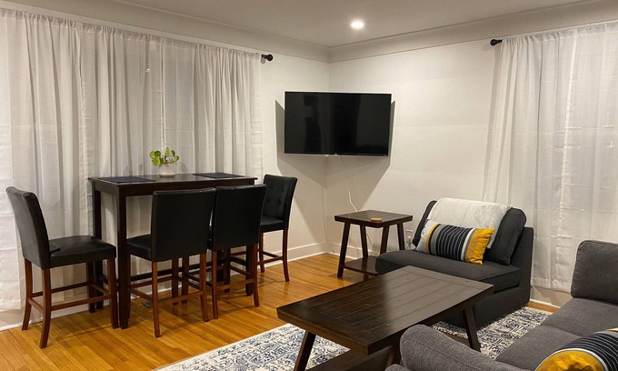 Kingston Maison | Spacious 2 Bdrm with Office close to downtown Kingston