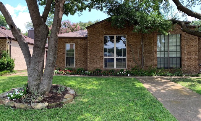 Lower Greenville Maison | Spacious 2 bed/2bath Beautifully Updated in Lower Greenville/Lakewood