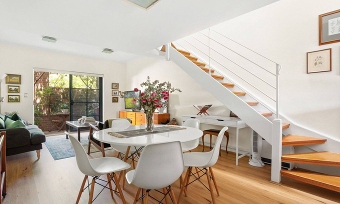 Erskineville Appartement | Spacious 2-Bed Townhouse with a Lush Courtyard