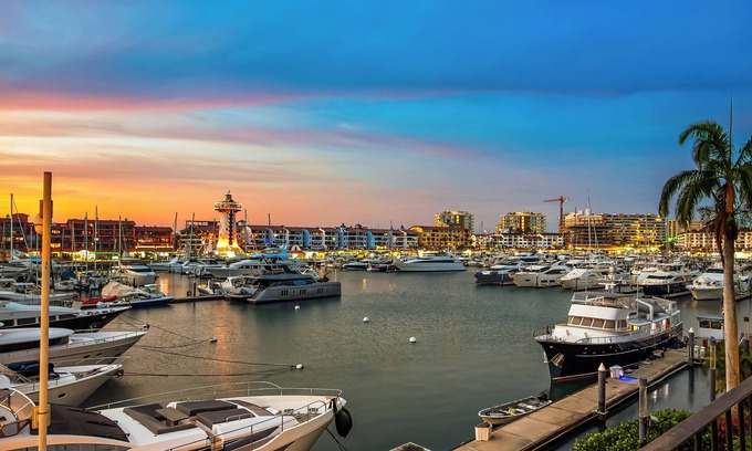 Marina Vallarta Appartement | Spacious 2-bedroom apartment with AC, WiFi in Marina Vallarta.