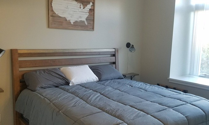 Ellicottville Appartement | Spacious 2-bedroom, 2-bathroom Industrial Style Loft Apartment. Village locale!