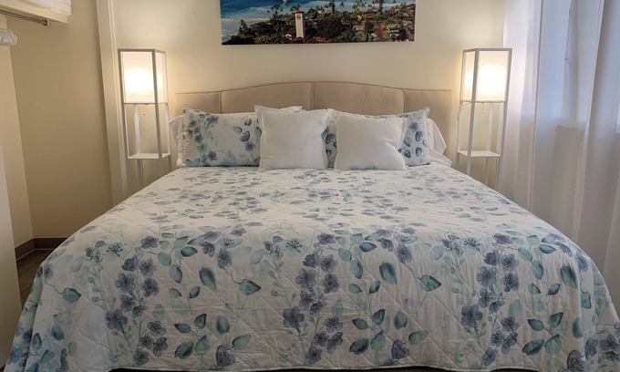 McCully - Moiliili Copropriété | Spacious 2-bedroom apartment sleeps 7 with parking