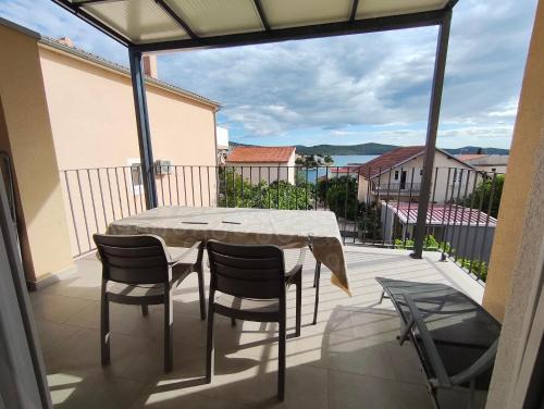 Zaboric Appartement | Spacious 2-bedroom apartment with terrace sea view