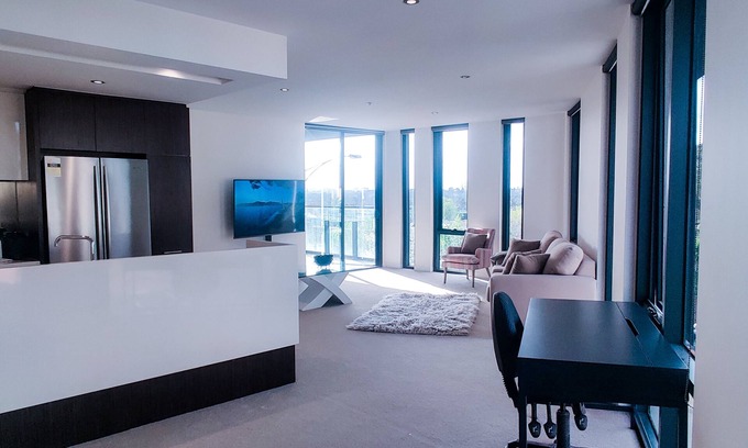 Hawthorn East Appartement | Spacious 2-bedroom suite, luxury living, with Indoor Pool, Sauna, Gym