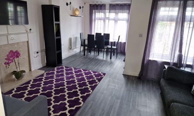 Barnet Appartement | Spacious 2 Bedroom Town House INC Wifi & Netflix PLUS More