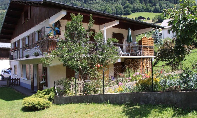 Areches Appartement | Appartement lumineux 75m² pour 4, coeur Arêches, terrasse, 2 chambres, parking privé, proche tout