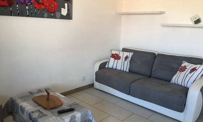 La Londe-les-Maures Appartement | Spacieux T2 classé 2* climatisé, entre la Méditerranée et le Massif des Maures