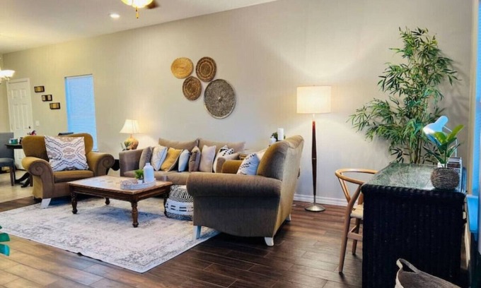 Navarre Appartement | Spacious, 2 King Beds, 6 Sleeper, 4 mi. From Beach
