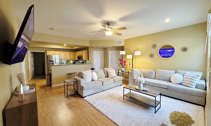 North Las Vegas Copropriété | Spacious 2bd/2ba Condo With Pool and Fitness Center