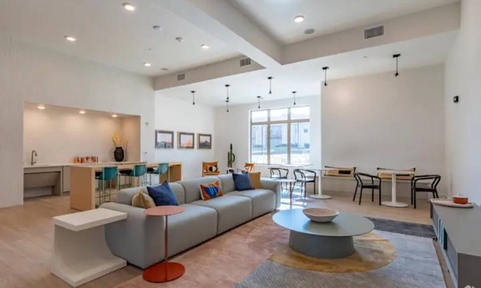Medical Center District Maison | Spacious 2bd/2BA in Medical Center *Free Parking*