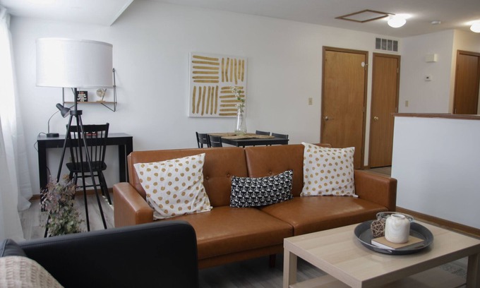 Akron Appartement | Spacious 2Bd Great for Traveling Professionals!