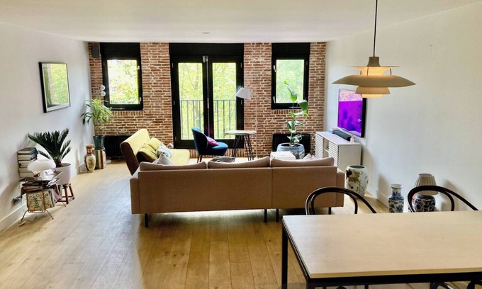 Spaarndammer en Zeeheldenbuurt Copropriété | Spacious 2bedr- Apartment With Canal View in City Center