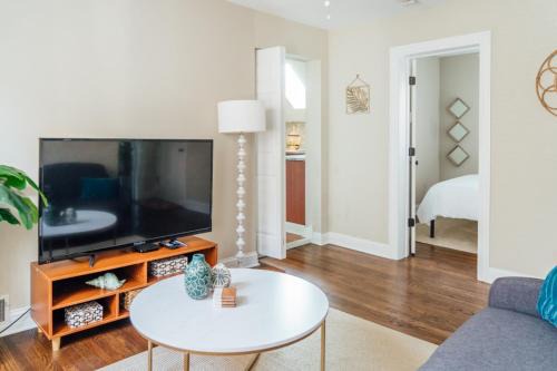 Chicago Appartement | Spacious 2BR Apartment near Airport - Central Charming