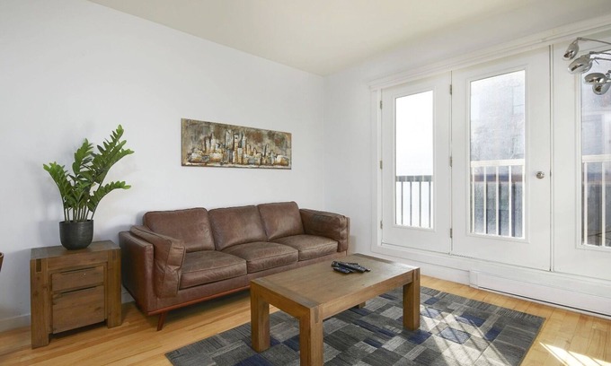 Quartier des Spectacles Appartement | Spacious 2BR Downtown Montreal | King + Queen Beds | High End Appliances