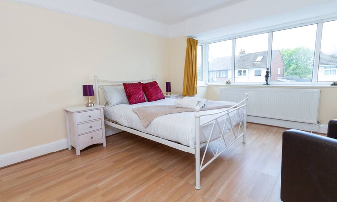 Whitestake Maison | Spacious 2BR Home with Free Parking