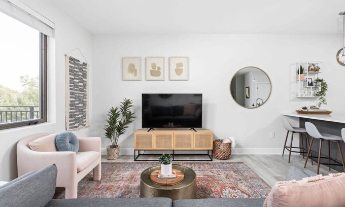 Meridian-Kessler Appartement | Spacious 2BR in Meridian Kessler by CozySuites